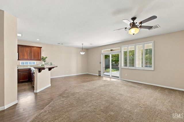 2401 Snowdrop Drive, Bakersfield, CA 93311