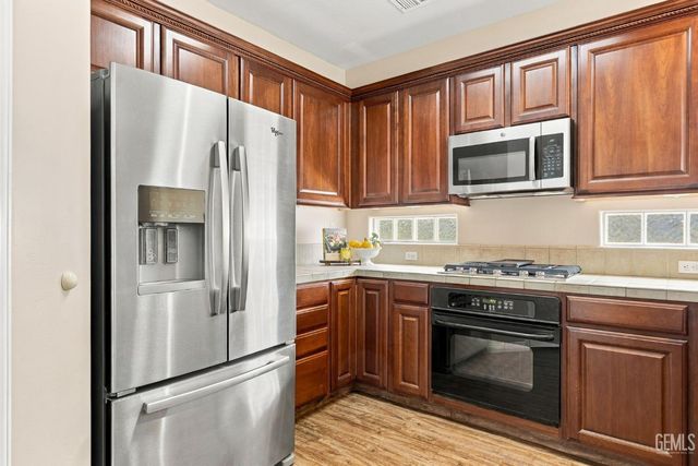 2401 Snowdrop Drive, Bakersfield, CA 93311