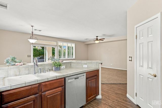2401 Snowdrop Drive, Bakersfield, CA 93311