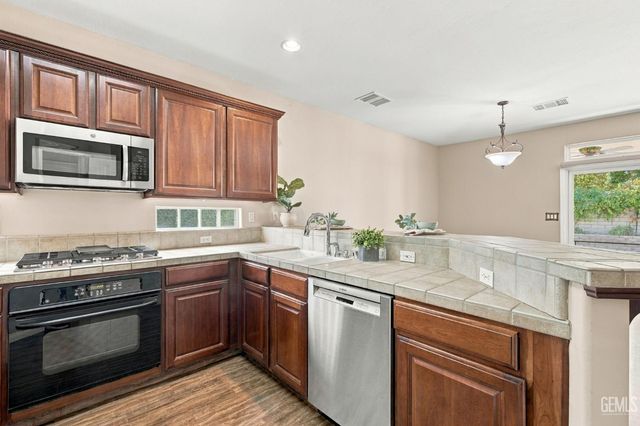 2401 Snowdrop Drive, Bakersfield, CA 93311