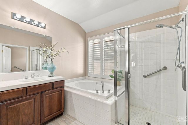 2401 Snowdrop Drive, Bakersfield, CA 93311