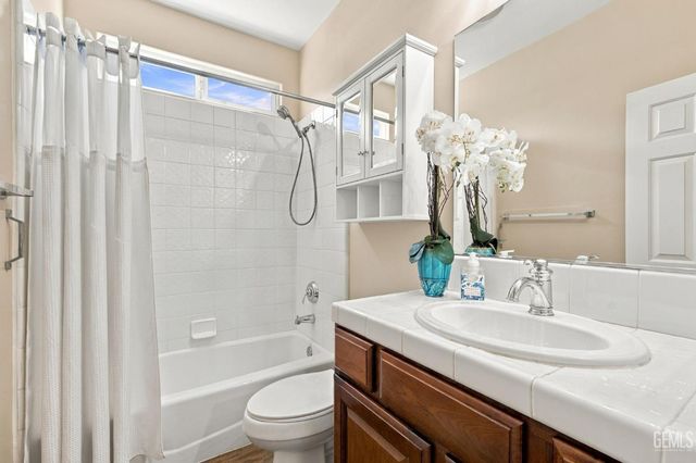 2401 Snowdrop Drive, Bakersfield, CA 93311