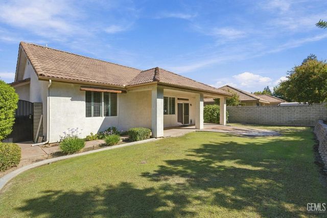 2401 Snowdrop Drive, Bakersfield, CA 93311