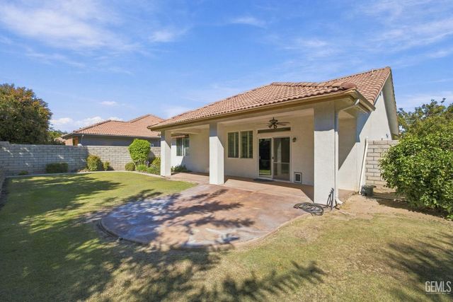 2401 Snowdrop Drive, Bakersfield, CA 93311