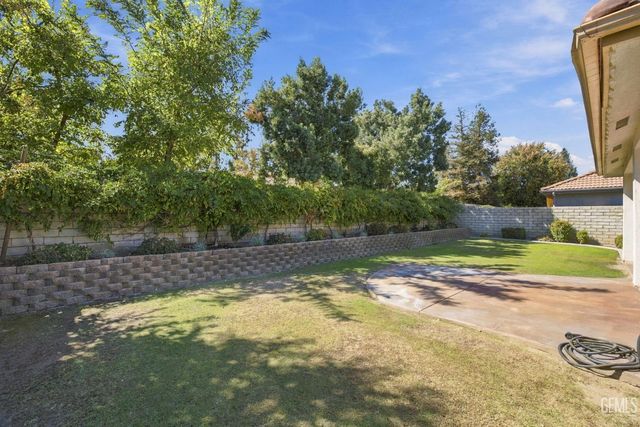 2401 Snowdrop Drive, Bakersfield, CA 93311