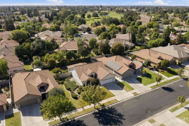 2401 Snowdrop Drive, Bakersfield, CA 93311