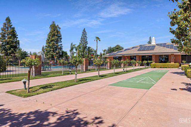 2401 Snowdrop Drive, Bakersfield, CA 93311