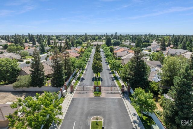 2401 Snowdrop Drive, Bakersfield, CA 93311