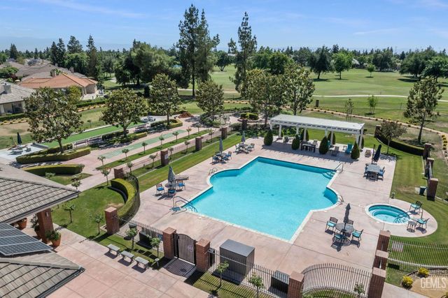 2401 Snowdrop Drive, Bakersfield, CA 93311