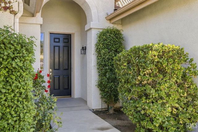 2401 Snowdrop Drive, Bakersfield, CA 93311