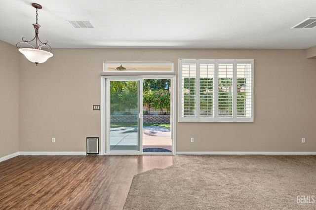 2401 Snowdrop Drive, Bakersfield, CA 93311