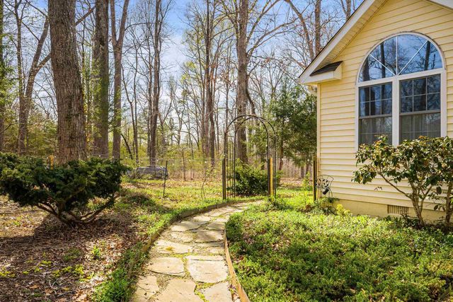 553 HIDDEN VALLEYS RD, Palmyra, VA 22963