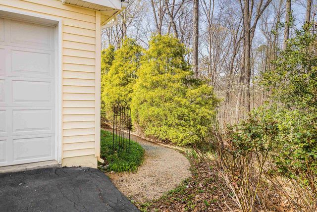 553 HIDDEN VALLEYS RD, Palmyra, VA 22963