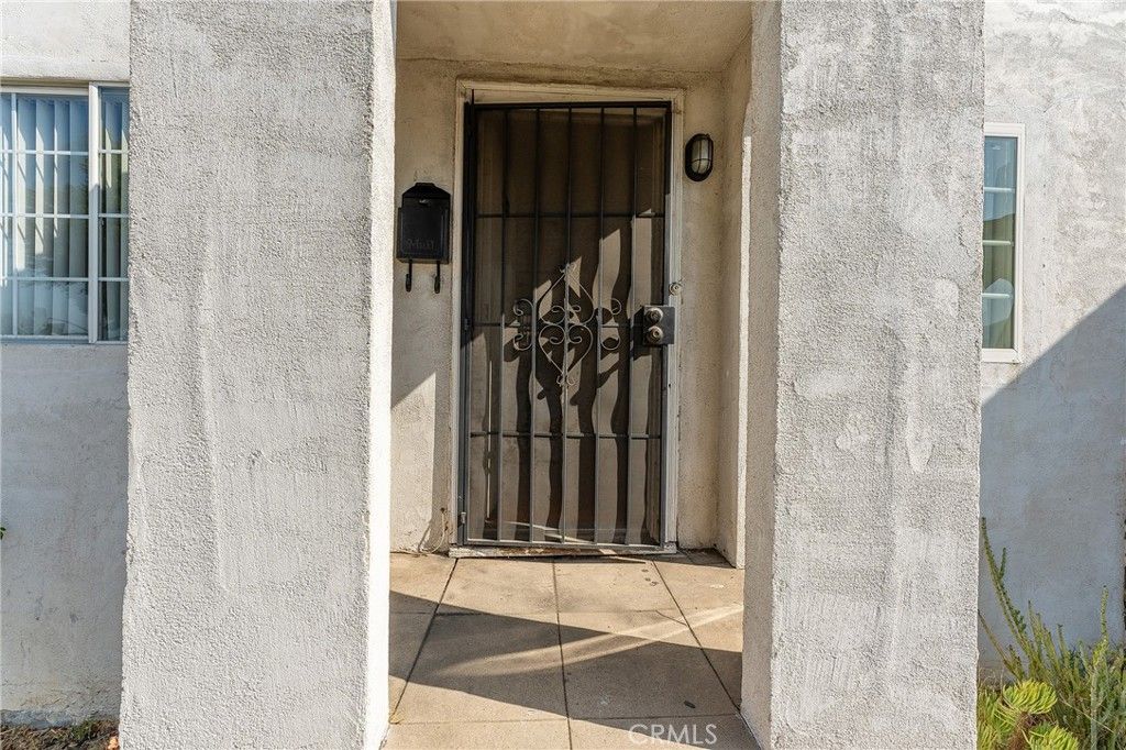 Image 10 of property listing at 272 S Burlington, Los Angeles, CA 90057