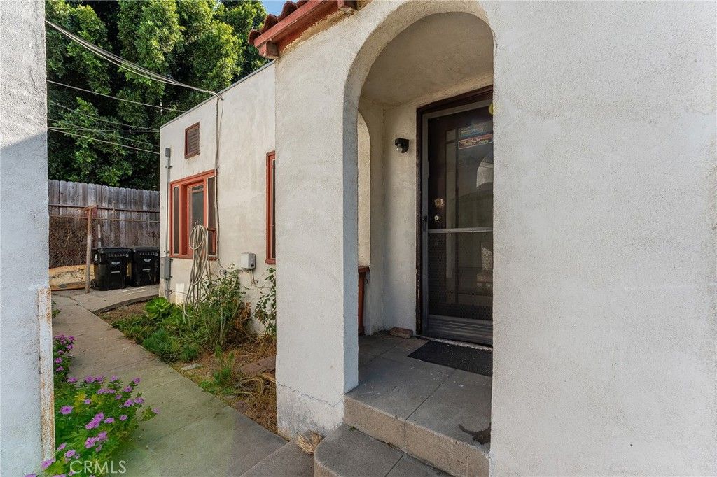 Image 16 of property listing at 272 S Burlington, Los Angeles, CA 90057