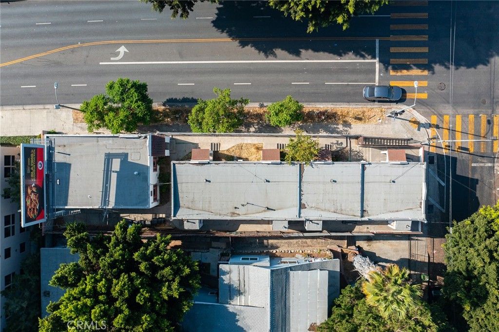 Image 4 of property listing at 272 S Burlington, Los Angeles, CA 90057