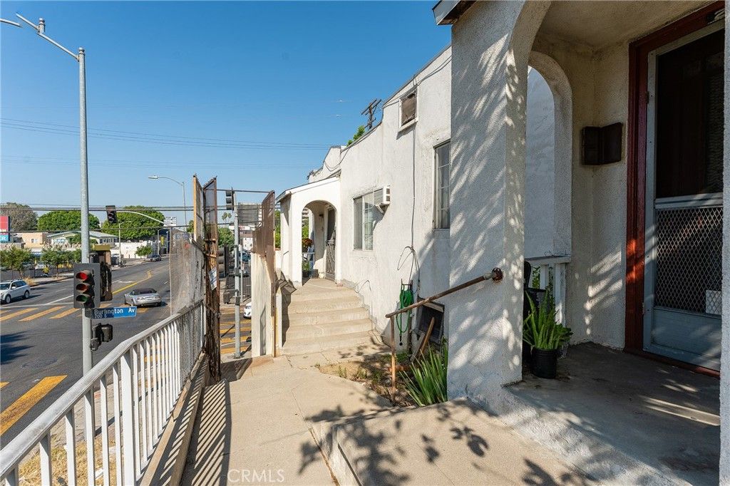 Image 7 of property listing at 272 S Burlington, Los Angeles, CA 90057