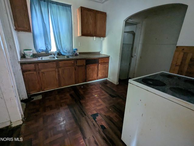 21 Banks Street, Toledo, OH 43609