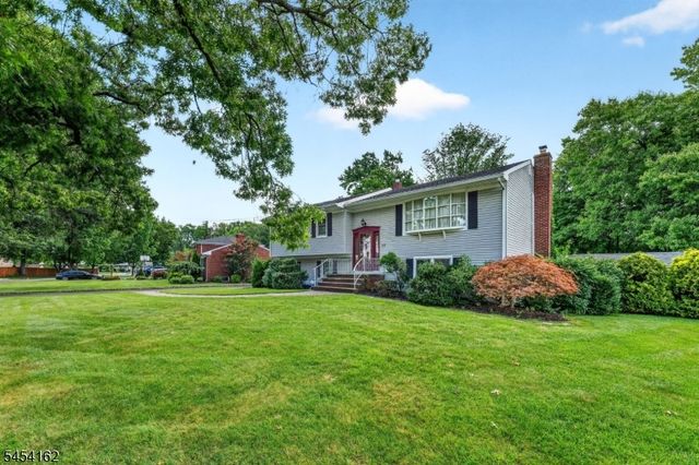 105 VICTORIA DRIVE, Clark Twp., NJ 07066