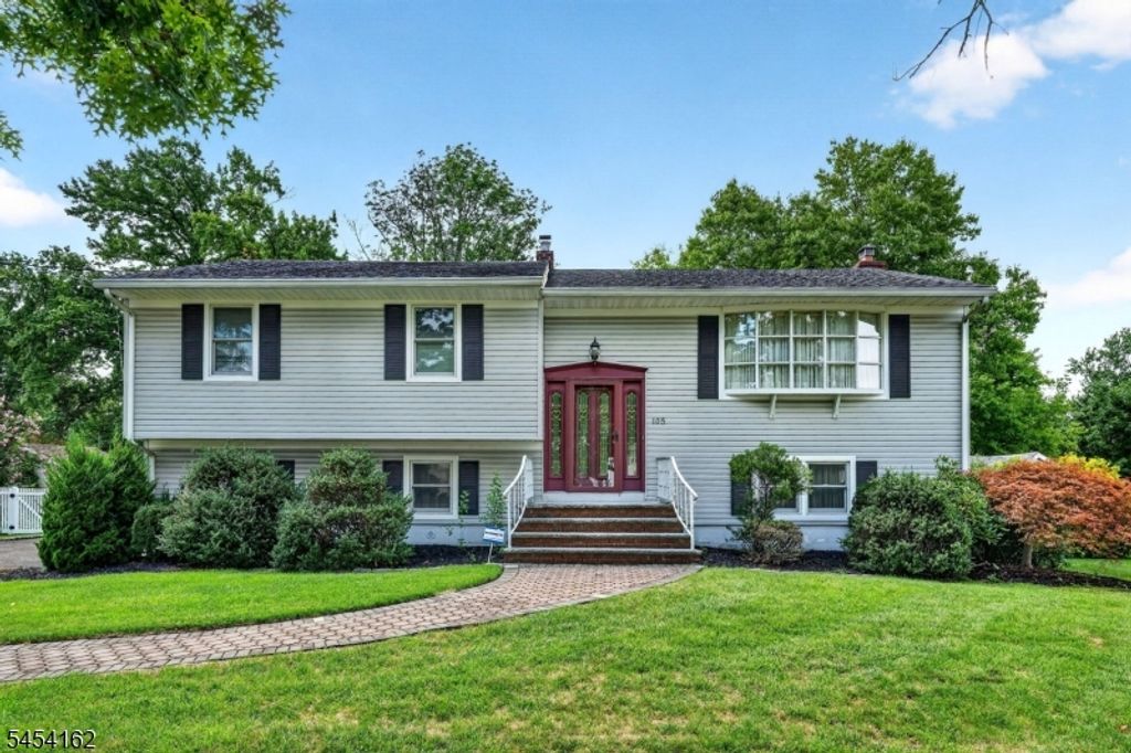 105 VICTORIA DRIVE, Clark Twp., NJ 07066
