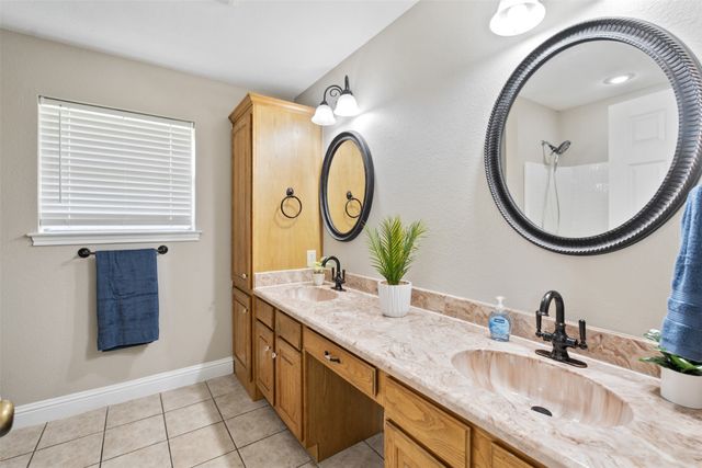 125 Meadow Heath Drive, Gun Barrel City, TX 75156