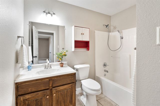 125 Meadow Heath Drive, Gun Barrel City, TX 75156