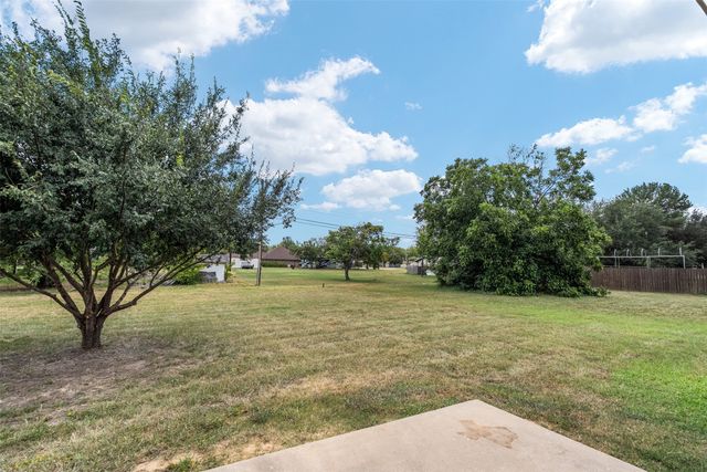 125 Meadow Heath Drive, Gun Barrel City, TX 75156