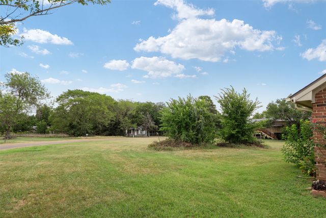125 Meadow Heath Drive, Gun Barrel City, TX 75156