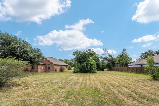 125 Meadow Heath Drive, Gun Barrel City, TX 75156