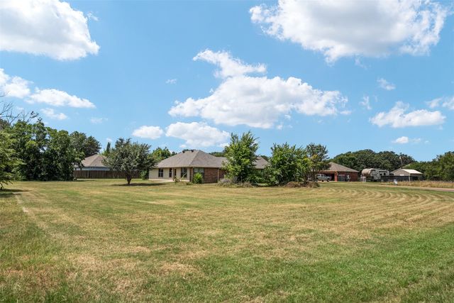 125 Meadow Heath Drive, Gun Barrel City, TX 75156