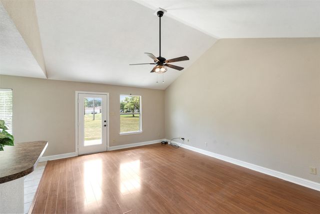 125 Meadow Heath Drive, Gun Barrel City, TX 75156
