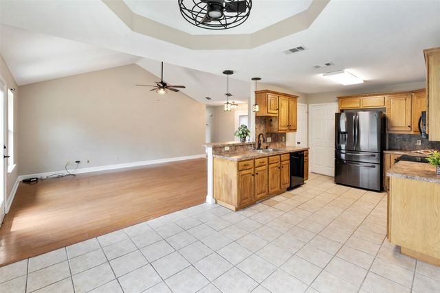 125 Meadow Heath Drive, Gun Barrel City, TX 75156