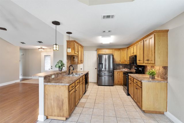 125 Meadow Heath Drive, Gun Barrel City, TX 75156