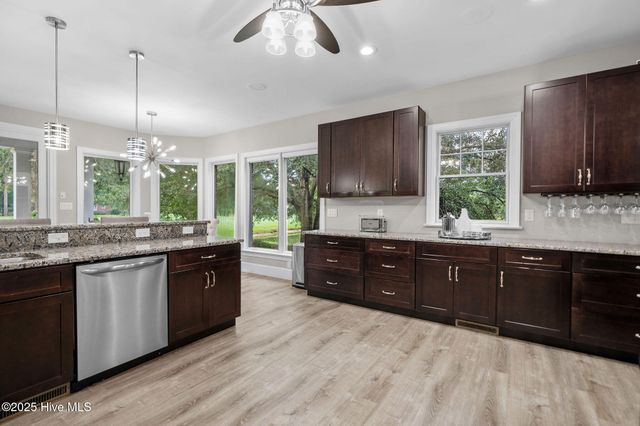 198 Cedar Point Drive, Wallace, NC 28466