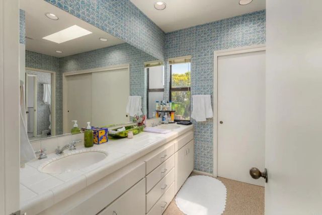 7556 Pepita Way, La Jolla, CA 92037