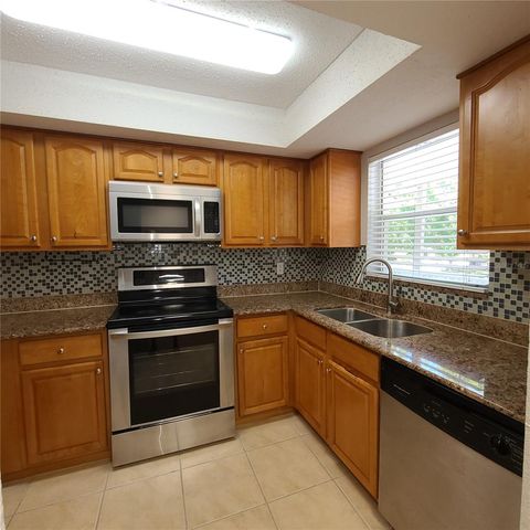 924 LA COSTA CIRCLE 4, Sarasota, FL 34237