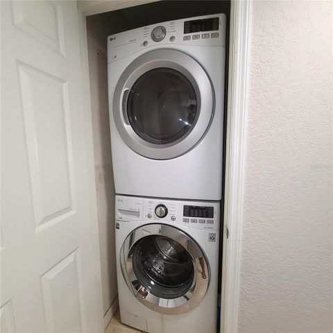 924 LA COSTA CIRCLE 4, Sarasota, FL 34237