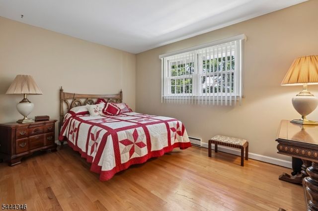 270 Midwood Rd, Paramus Boro, NJ 07652