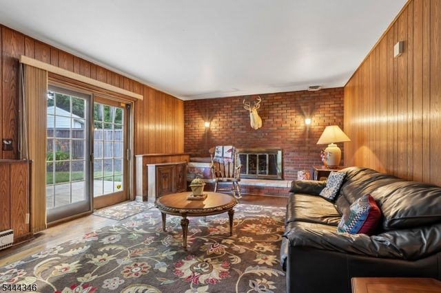 270 Midwood Rd, Paramus Boro, NJ 07652