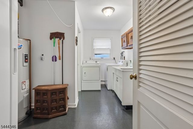 270 Midwood Rd, Paramus Boro, NJ 07652