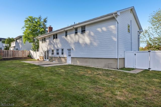 270 Midwood Rd, Paramus Boro, NJ 07652