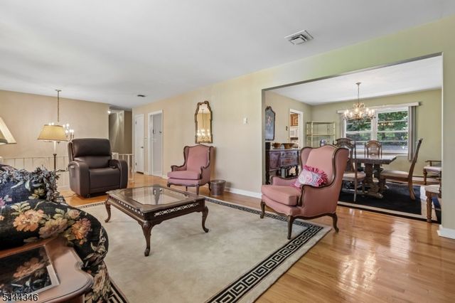 270 Midwood Rd, Paramus Boro, NJ 07652
