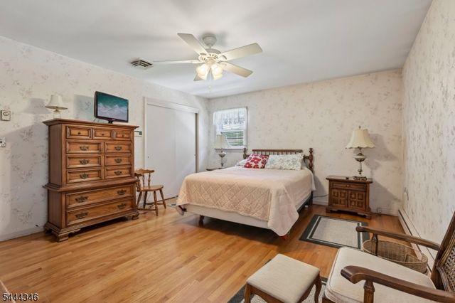 270 Midwood Rd, Paramus Boro, NJ 07652