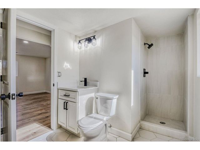 281 W Acoma Dr, Littleton, CO 80120