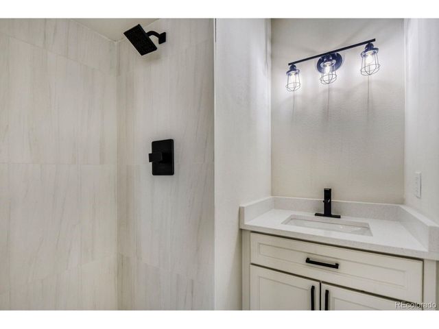 281 W Acoma Dr, Littleton, CO 80120