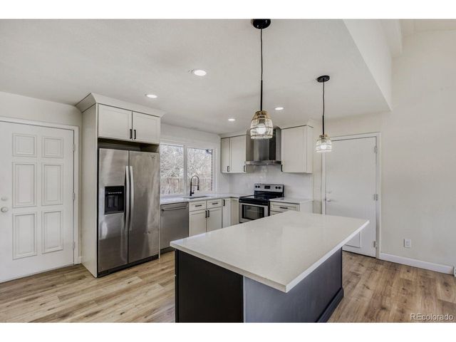 281 W Acoma Dr, Littleton, CO 80120