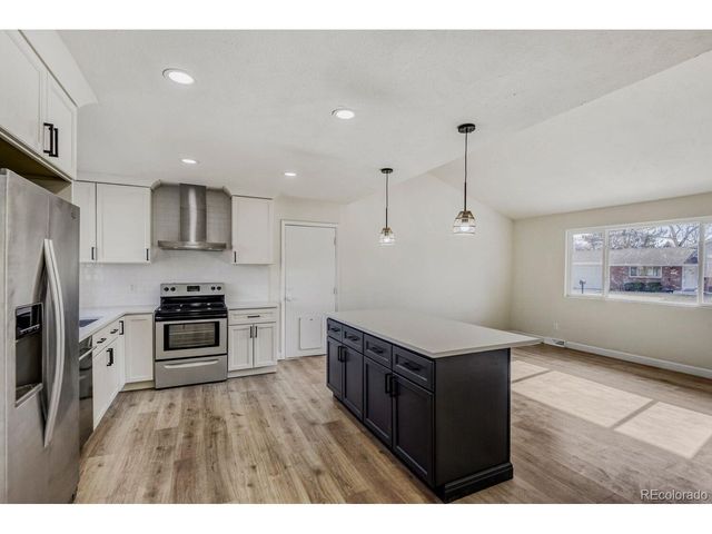 281 W Acoma Dr, Littleton, CO 80120