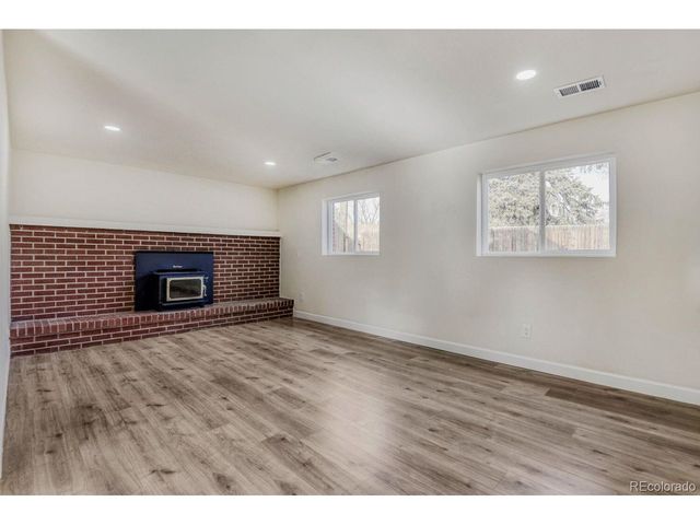 281 W Acoma Dr, Littleton, CO 80120