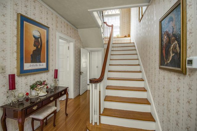 451 Lynnhurst Avenue E, Saint Paul, MN 55104