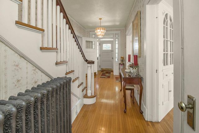 451 Lynnhurst Avenue E, Saint Paul, MN 55104